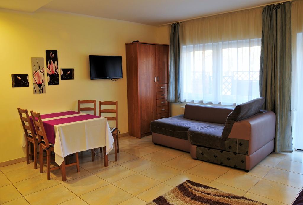 Apartamenty I Pokoje Przy Parku Jelenia Góra Δωμάτιο φωτογραφία